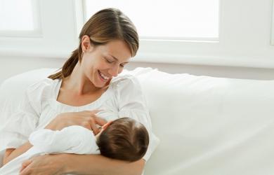 Nuôi con bằng sữa mẹ: 5 nguyên tắc vàng mẹ nào cũng nên biết